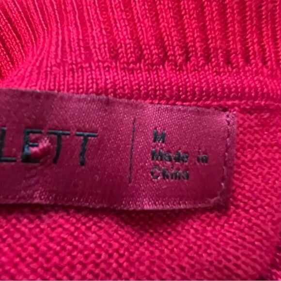 Love Scarlett Red Turtleneck Sweater Heart Embossed Medium Lightweight Christmas - Picture 8 of 8